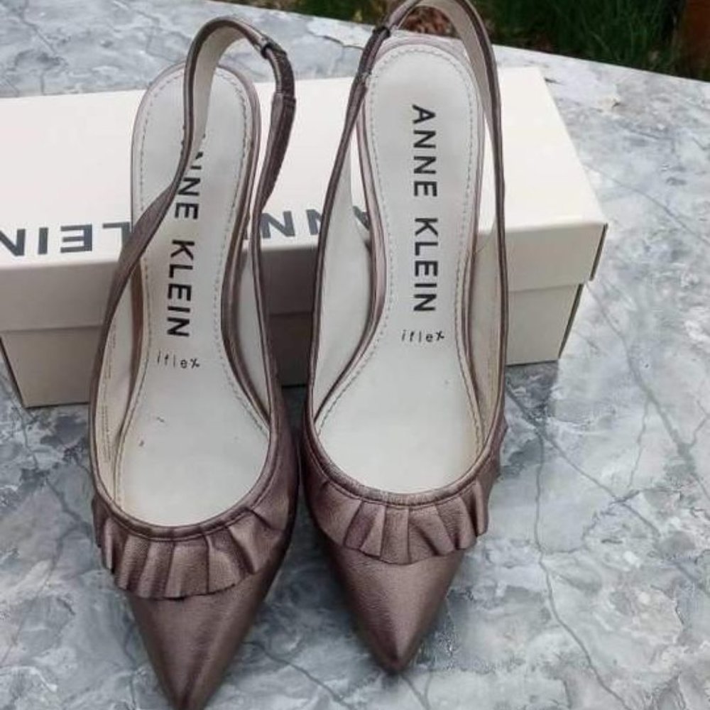 ANNE KLEIN AKELANORE SLINGBACK LOW HEEL SHOES PEWTER COLOR SIZE 7.5M GENTLY USED